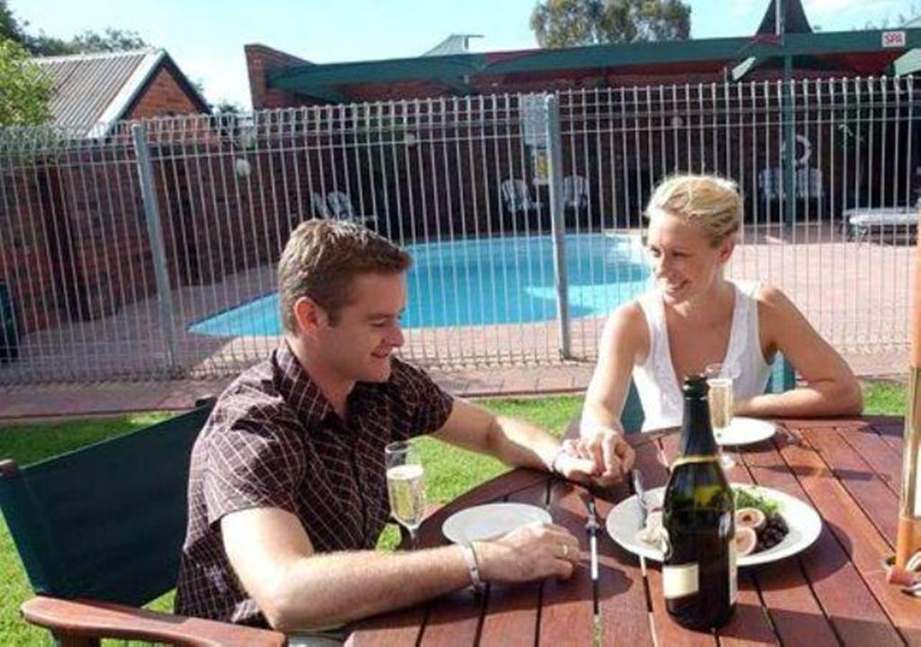Echuca Nirebo Motel Екстериор снимка